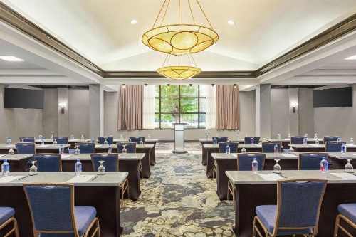 DoubleTree By Hilton Hotel Jackson image 6
